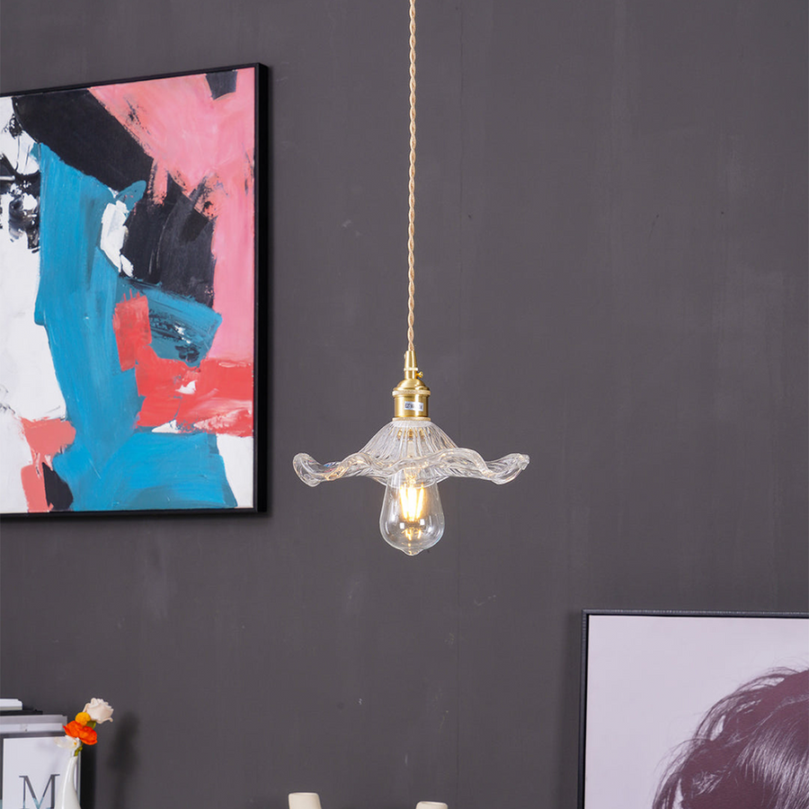 Elegante Pendelleuchte im Hibiskusblüten-Design aus Glas und Messing – Hängelampe für Ess- und Wohnzimmer