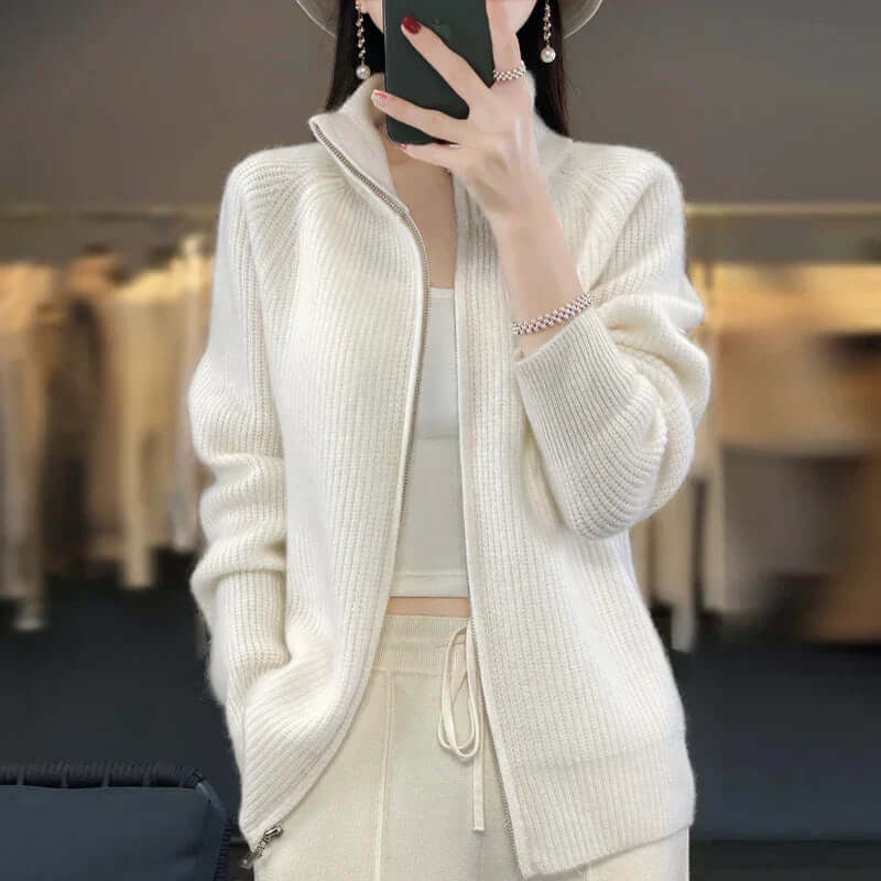 Elegante Strickjacke mit hohem Kragen