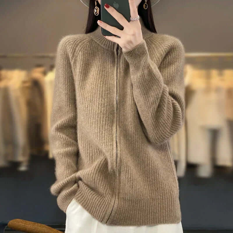 Elegante Strickjacke mit hohem Kragen