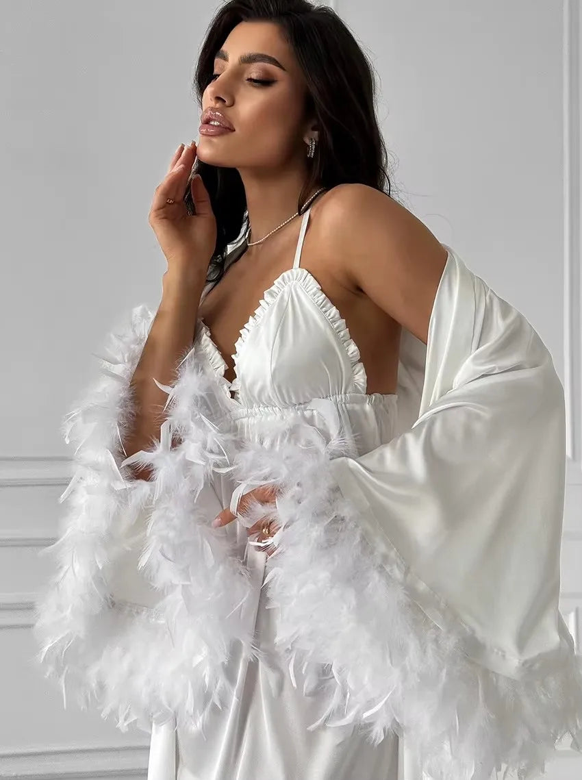 Elegantes Hochzeitskleid mit Zarten Federdetails