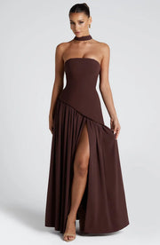 Elegantes Korsettkleid mit Schal-Detail und hohem Schlitz | Damenmode
