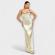 Eira - Satin Kleid mit dekorativen Details und Schnürung im Rücken