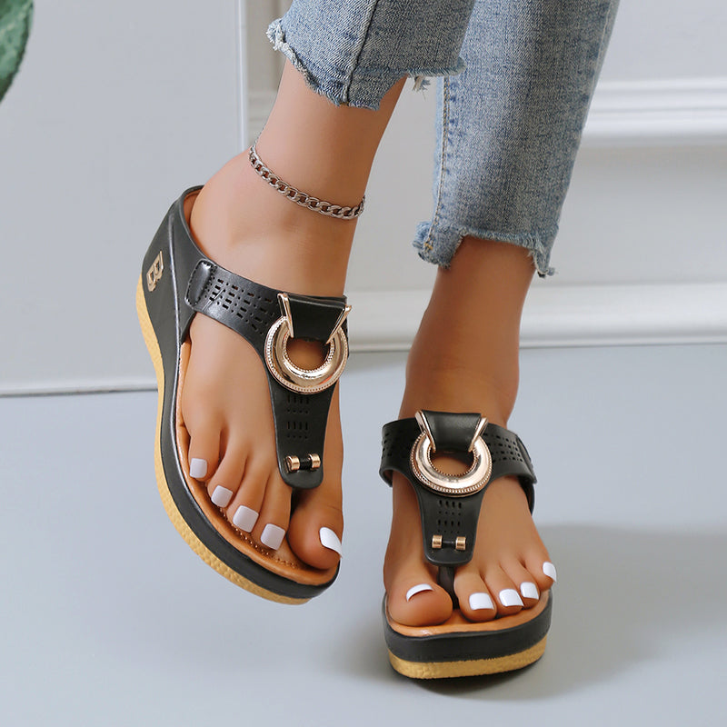 Theresa | Sommerliche Sandalen mit Kettenverzierung