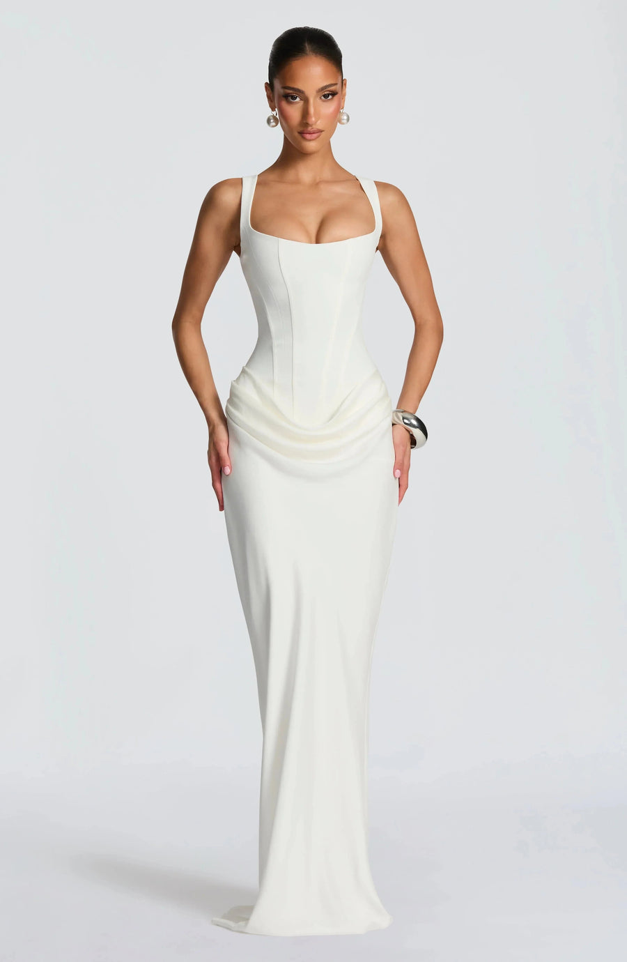 Figurbetontes Damenkleid mit rückenfreiem Schnitt | Langes Abendkleid