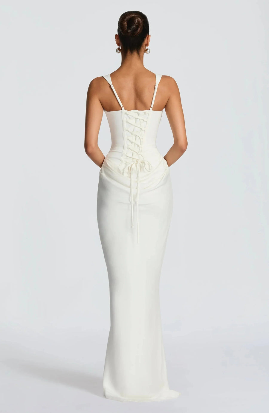 Figurbetontes Damenkleid mit rückenfreiem Schnitt | Langes Abendkleid