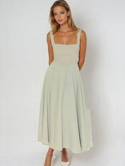 Figurbetontes Midikleid mit Quadrat-Ausschnitt | Damenmode