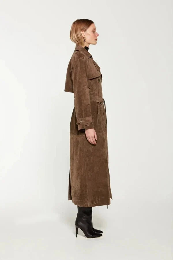 Galatea Trenchcoat – Langer Damen Trenchcoat aus Veganem Wildleder