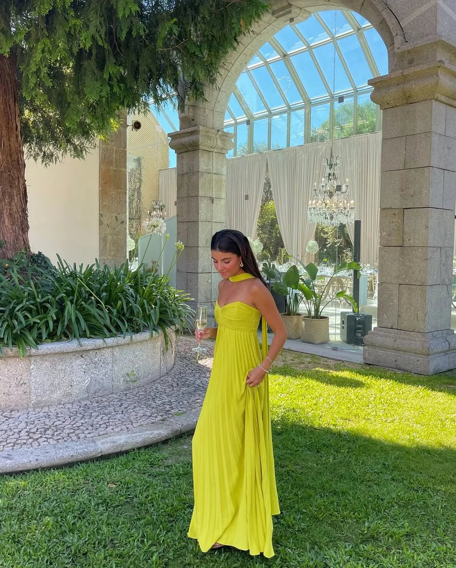 Gelbes Maxikleid mit Falten und trägerlosem Design für Damen