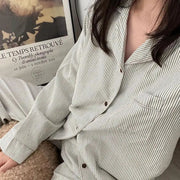 Gestreiftes Pyjama Set mit elegantem Schnitt