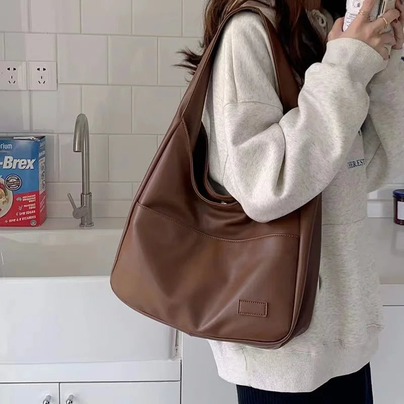 Schicke Schultertasche mit verstellbarem Riemen für jeden Anlass