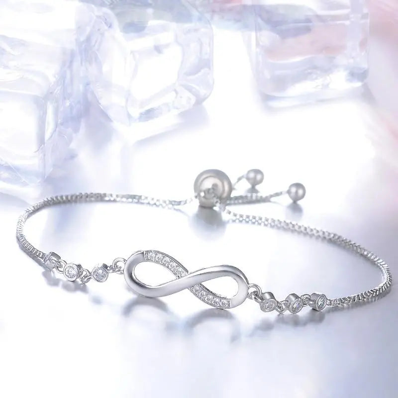 Verstellbares Unendlichkeit-Armband aus Silber