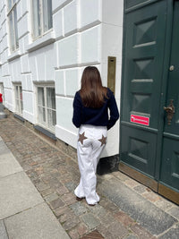 Weiß mit braunen Sternen