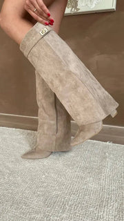 Damen Stiefel in Beige – Trendige Wildleder-Optik mit weitem Schaft