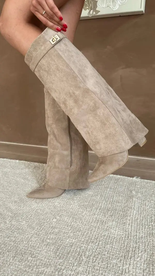 Damen Stiefel in Beige – Trendige Wildleder-Optik mit weitem Schaft