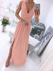 Elegantes, fließendes Chiffonkleid mit V-Ausschnitt und seitlichen Schlitzen für besondere Anlässe