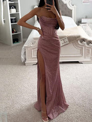 langes, figurbetontes Kleid mit seitlichen Schlitzen, trägerlos, mit dünnen Trägern, ärmellos, elegant, modisch, für den Abend