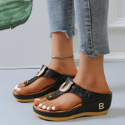 Theresa | Sommerliche Sandalen mit Kettenverzierung