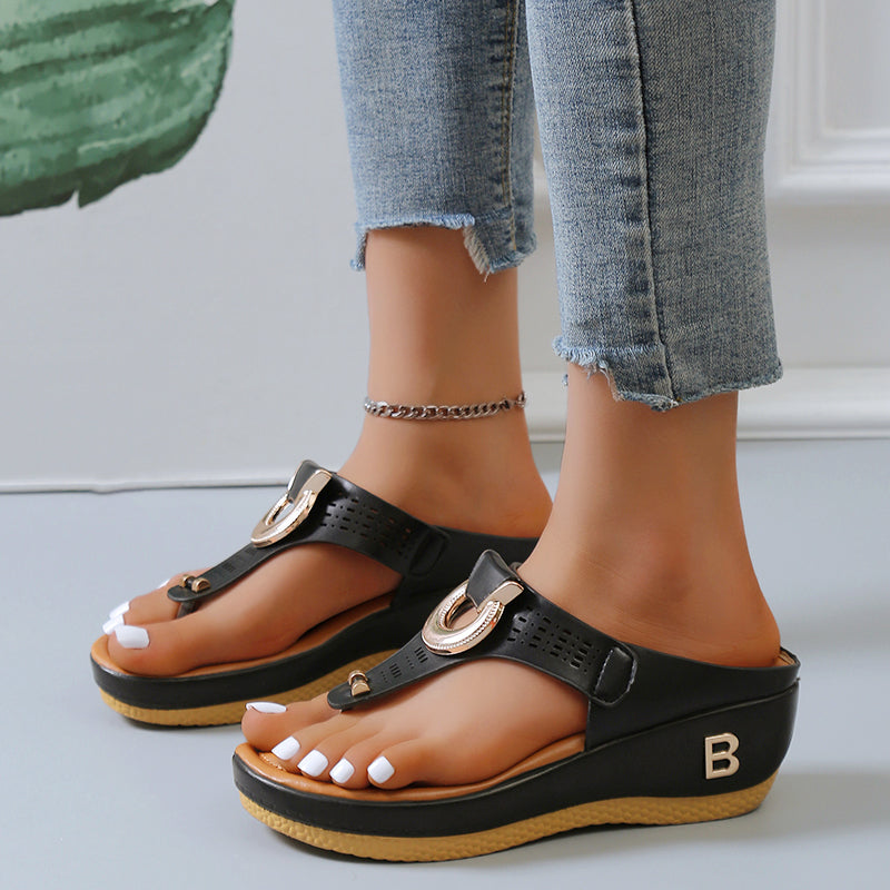 Theresa | Sommerliche Sandalen mit Kettenverzierung