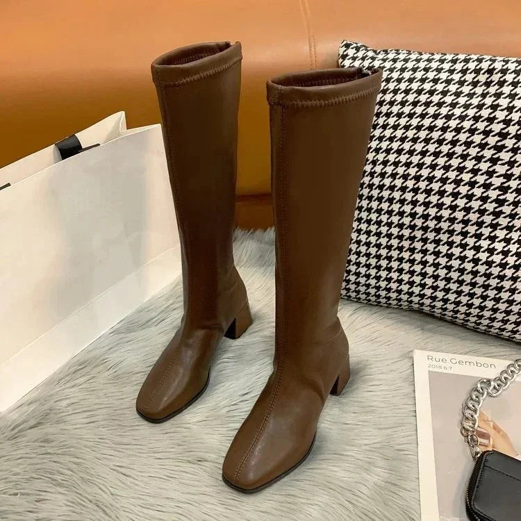 Kniehohe Stiefel mit elegantem Charme