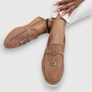 Loafer Damen | Leichter Wildleder-Slipper mit Golddetail & Komfortsohle