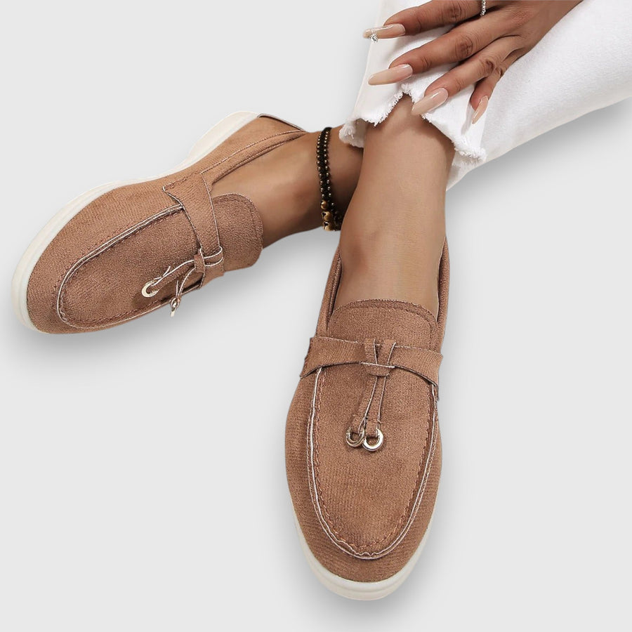 Loafer Damen | Leichter Wildleder-Slipper mit Golddetail & Komfortsohle