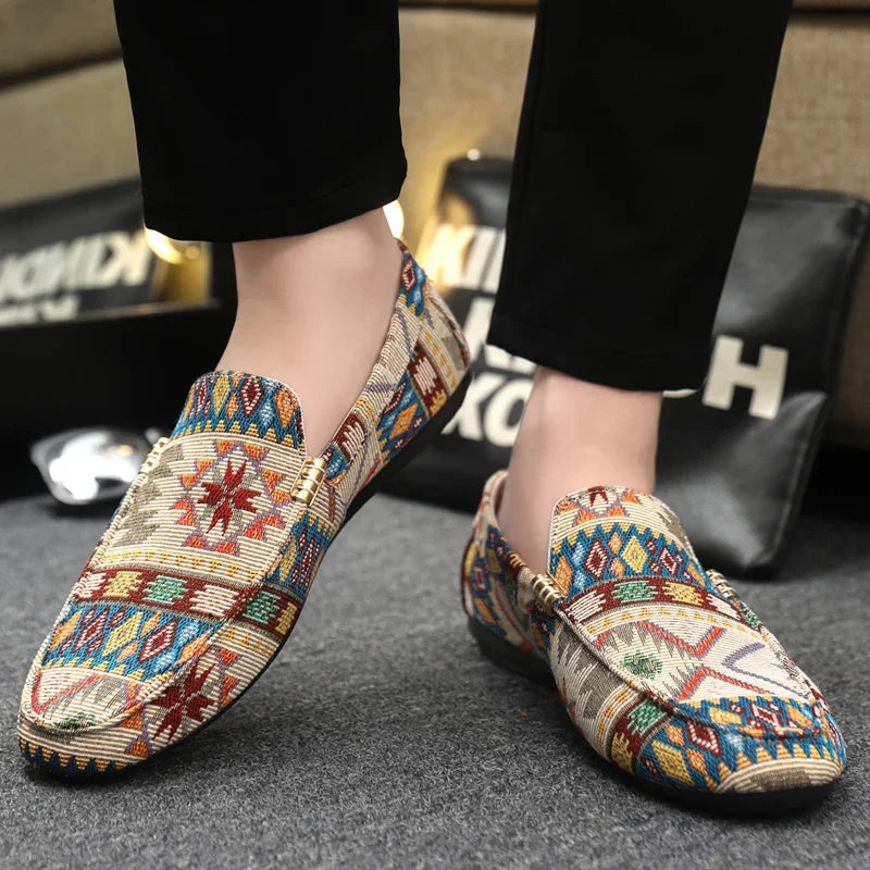 Loafer Herren | Ethno-Muster Slipper mit Golddetail & leichter Sohle