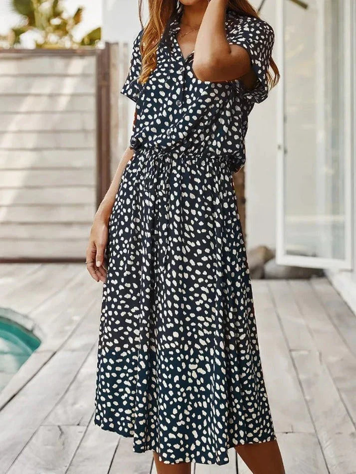 Gloria - Elegantes kurzärmliges Hemdblusenkleid mit Polka Dots und Kordelzug in der Taille