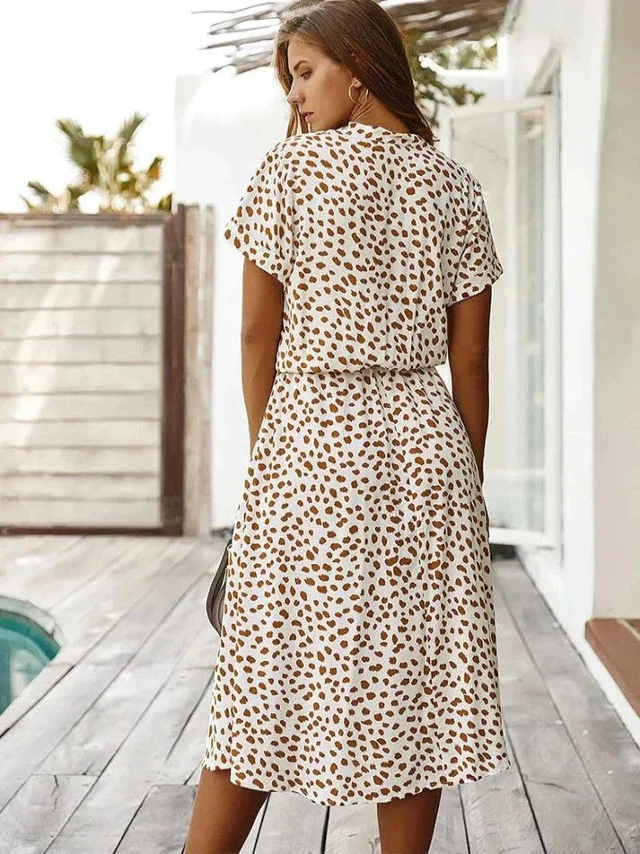 Gloria - Elegantes kurzärmliges Hemdblusenkleid mit Polka Dots und Kordelzug in der Taille
