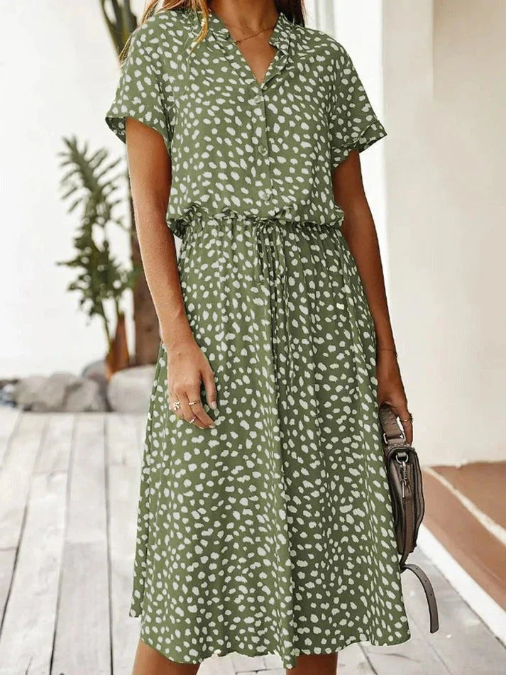 Gloria - Elegantes kurzärmliges Hemdblusenkleid mit Polka Dots und Kordelzug in der Taille