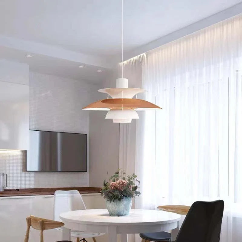 Moderne LED-Hängelampe in Farbenfrohem Metalldesign für Esstisch und Wohnbereiche – Energiesparend, E27 Fassung