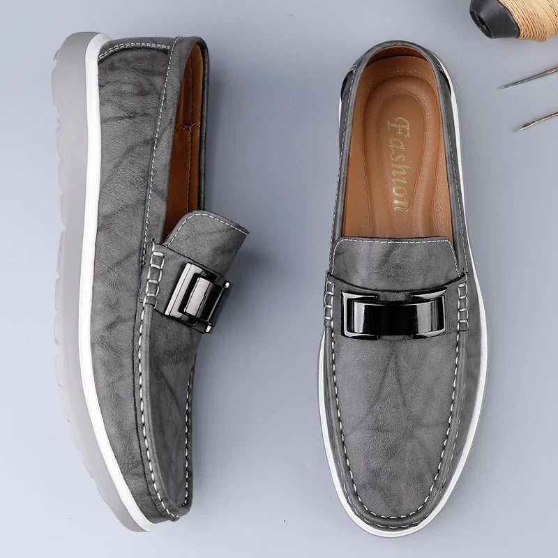 Mokassin Herren | Eleganter Leder-Slipper mit Metallschnalle & Plateausohle