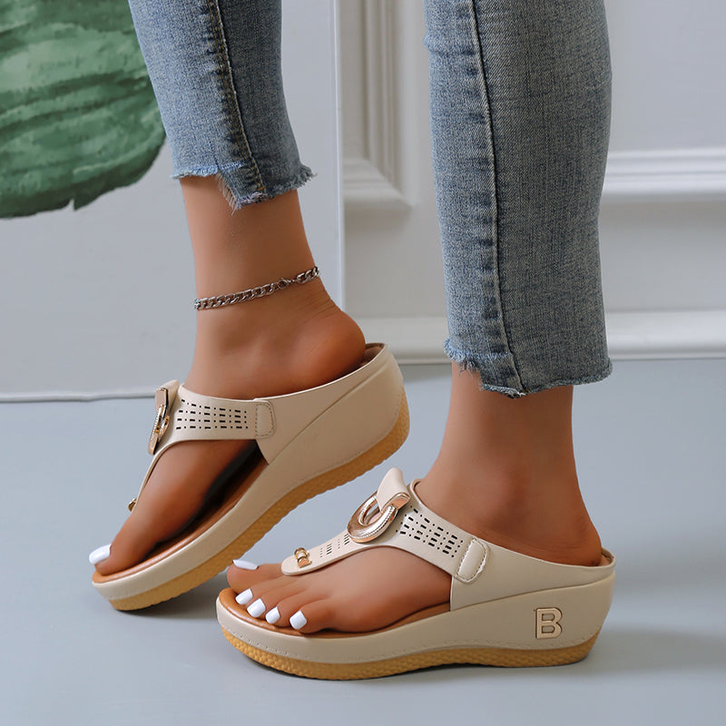 Theresa | Sommerliche Sandalen mit Kettenverzierung