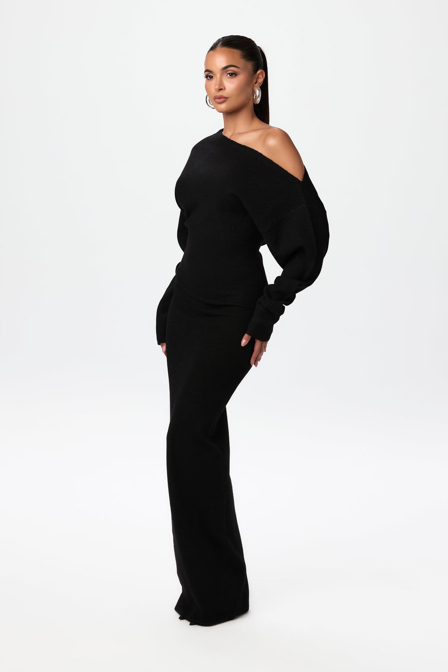 Trina – Schulterfreies Strickkleid
