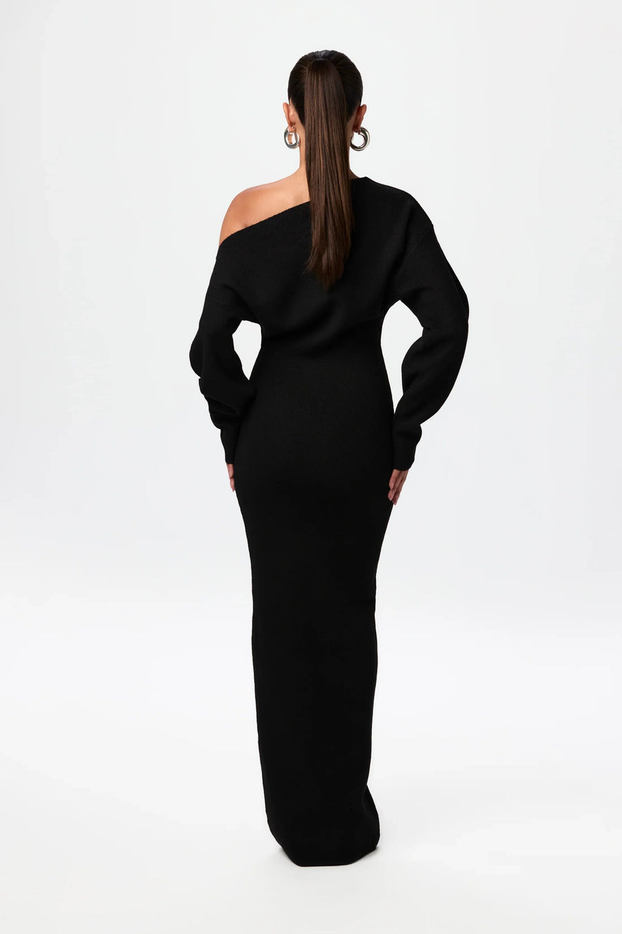 Trina – Schulterfreies Strickkleid
