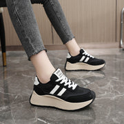 Damen Modische Plateau Sneakers mit trendiger Silhouette und dämpfender Laufsohle