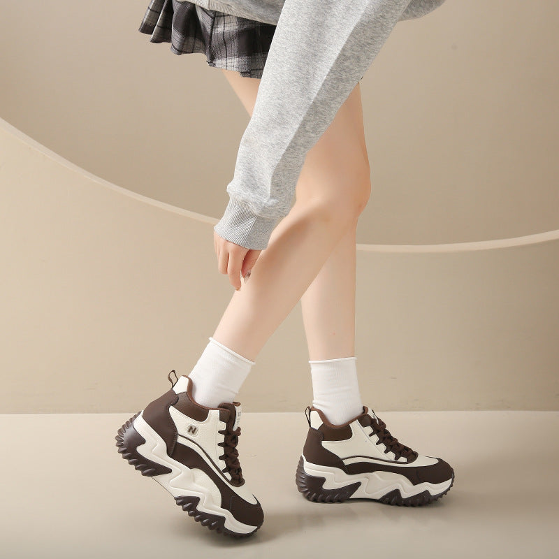 Damen Sportliche High-Top Sneakers mit robustem Profil und dynamischem Design