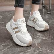 Damen modische Plateau-Sneaker mit atmungsaktiver Oberflächenstruktur und hoher Laufsohle