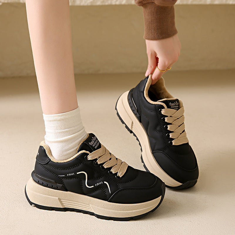 Damen Sneakers mit robuster Gummisohle und atmungsaktivem Mesh-Obermaterial