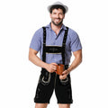 Blau kariertes Oberteil, schwarze Hose