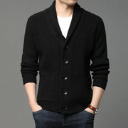 Herren Strickjacke mit hoch geschlossenem Kragen und praktischen Taschen Aliams