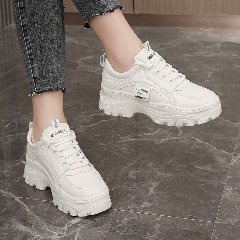 Damen Sportliche Sneakers mit robustem Profil und innovativem Design