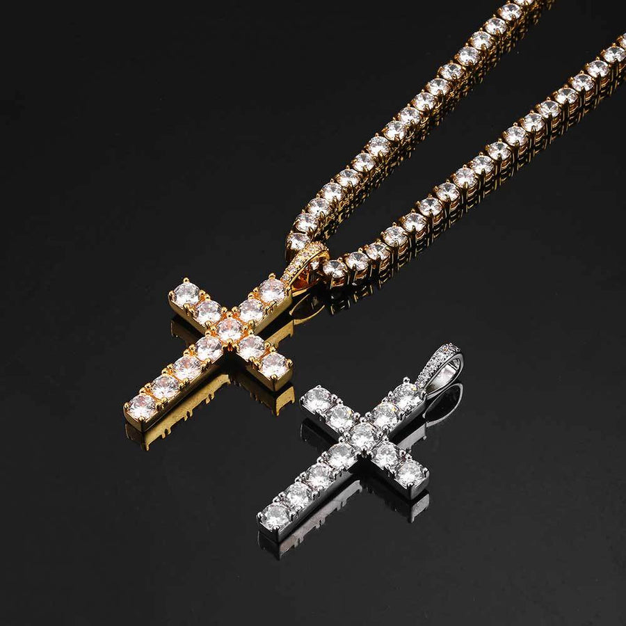 Goldene Halskette mit Moissanit-Kreuz