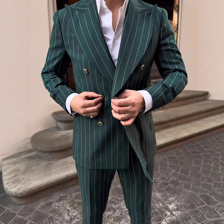 Herren eleganter Zweireiher-Anzug mit feinem Streifenmuster Aliams