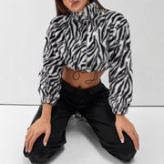 Damen cropped Fleece-Jacke mit modernem Zebra-Design und elastischen Bündchen