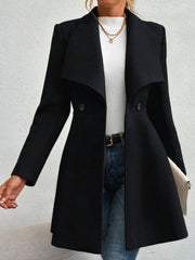 Damen eleganter Wollmantel mit modischem Revers und doppelter Knopfleiste