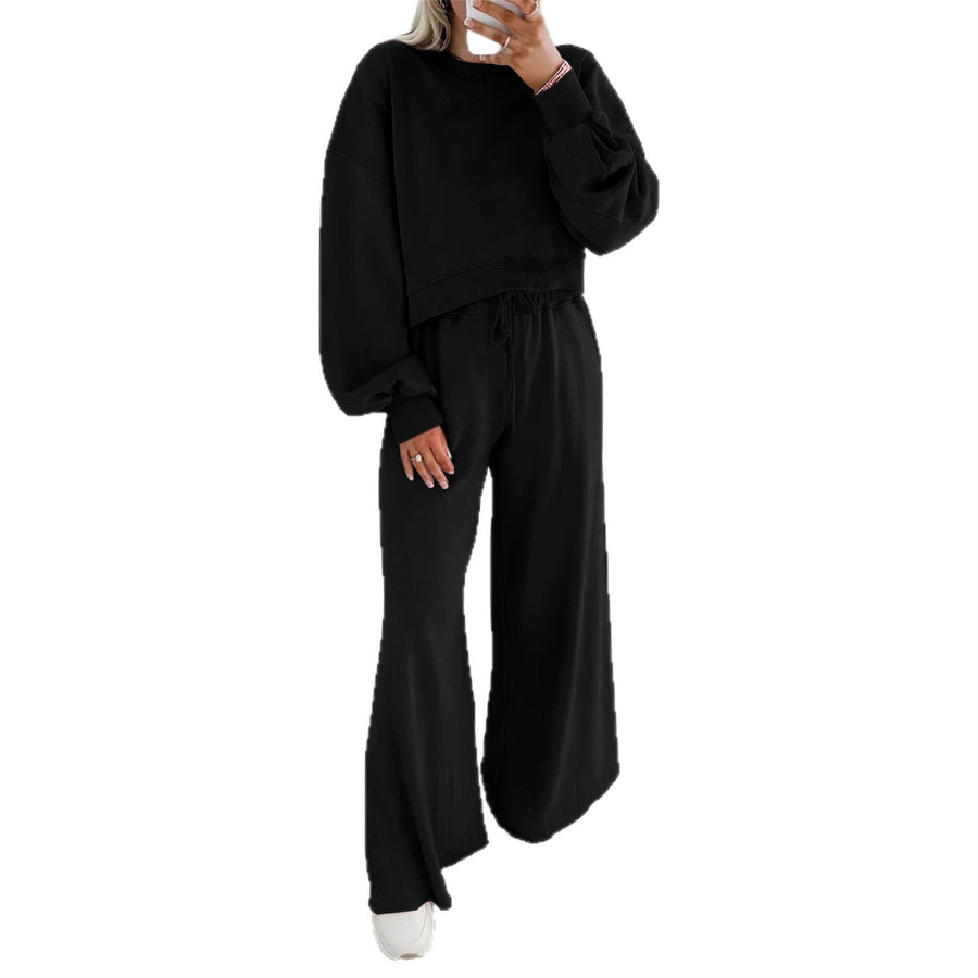 Damen gemütliches Sport-Set mit lässigem cropped Sweatshirt und weitem Hosen Schnitt