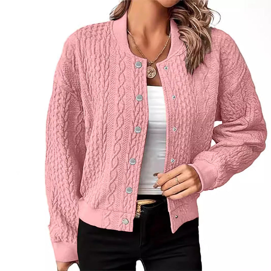 Damen Strickjacke im modernen Zopfmuster mit Druckknopfverschluss