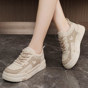 Damen modische Sneaker mit herzförmiger Applikation und robustem Sohlendesign
