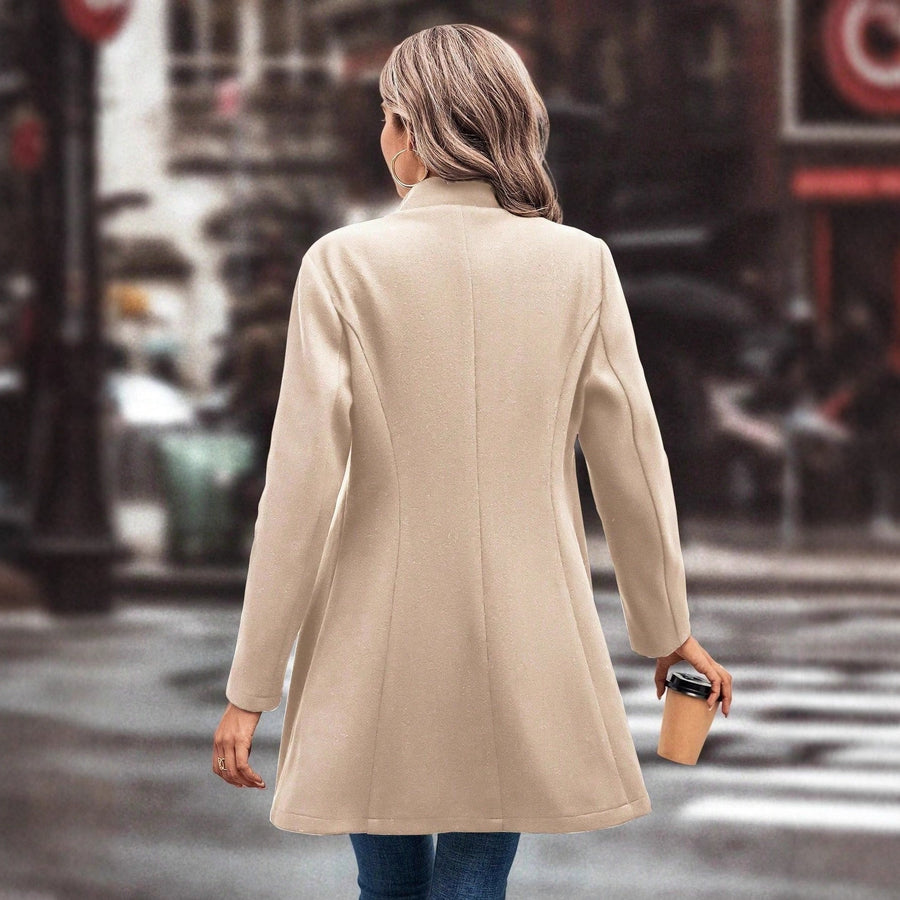 Damen eleganter Wintermantel mit asymmetrischem Schnitt und hohem Kragen