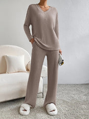 Damen gemütlicher Strickanzug im modernen Rippdesign